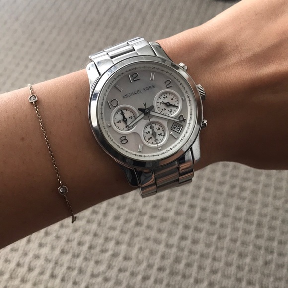 Michael Kors Silver MK5304 Watch with Box - Picture 2 of 6